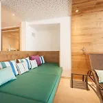 Hotel Sunora - Ski In Ski Out - Formerly Hotel Schranz Szálloda