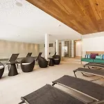 Hotel Sunora - Ski In Ski Out - Formerly Hotel Schranz Szálloda