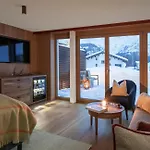 Hotel Sunora - Ski In Ski Out - Formerly Hotel Schranz Szálloda