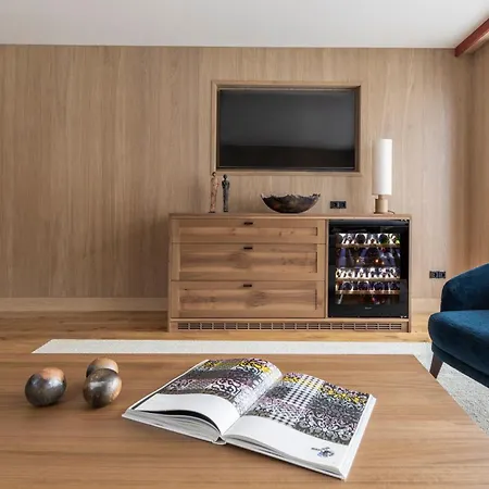 Schranz - In & Out Hotel Lech