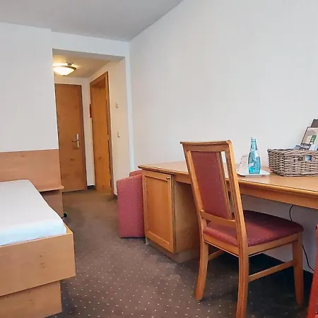 Hotel Schranz - Ski In & Ski Out