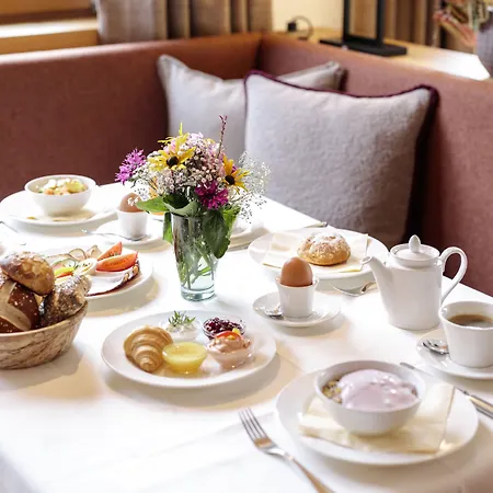 Schranz - In & Out 4* Lech