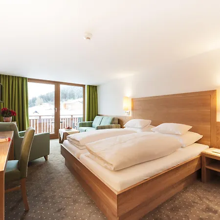 Schranz - In & Out 4*